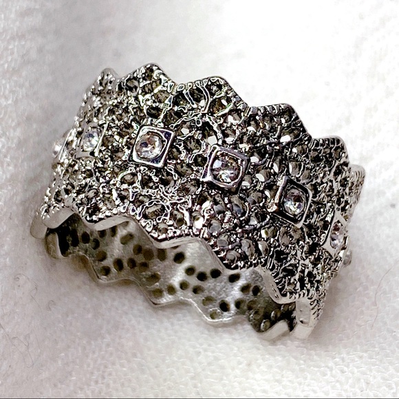 Jewelry - ❤️Seller’s Pick❤️ Gorgeous Gothic Rhinestones Silver Plated Ring